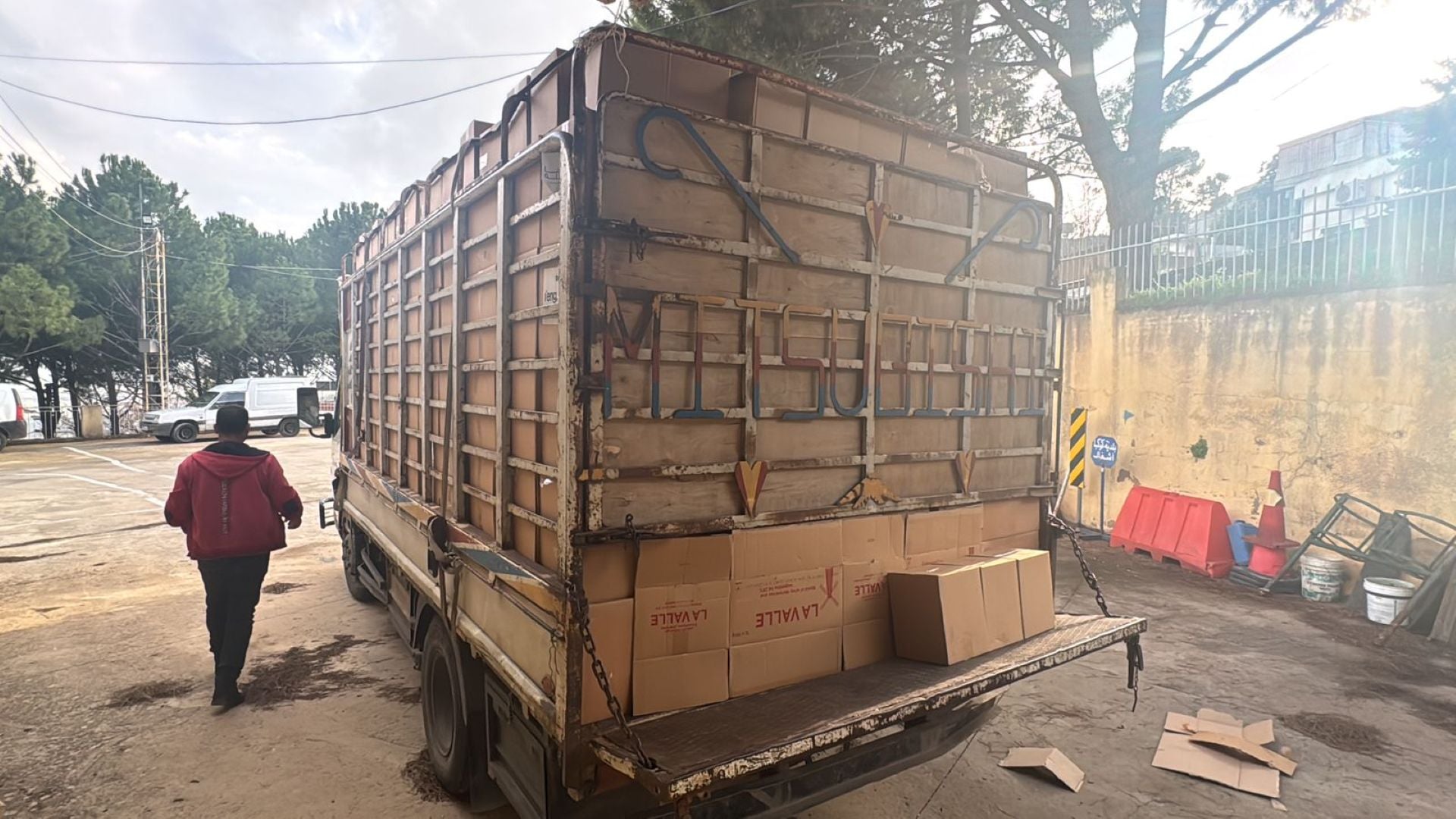 الكتائب تشكّل خلية أزمة لدعم صمود القرى الجنوبية وتبدأ بتوزيع حصص غذائية ومحروقات